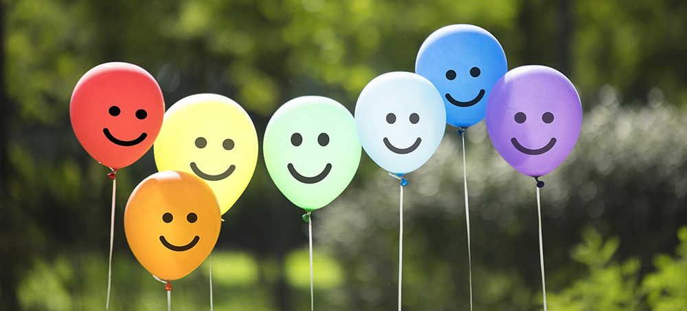joyful-balloon-family.-1125268244_6720x4480-min